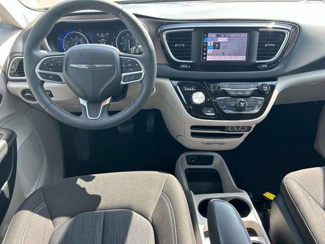 Used 2023 Chrysler Voyager LX FWD image 15