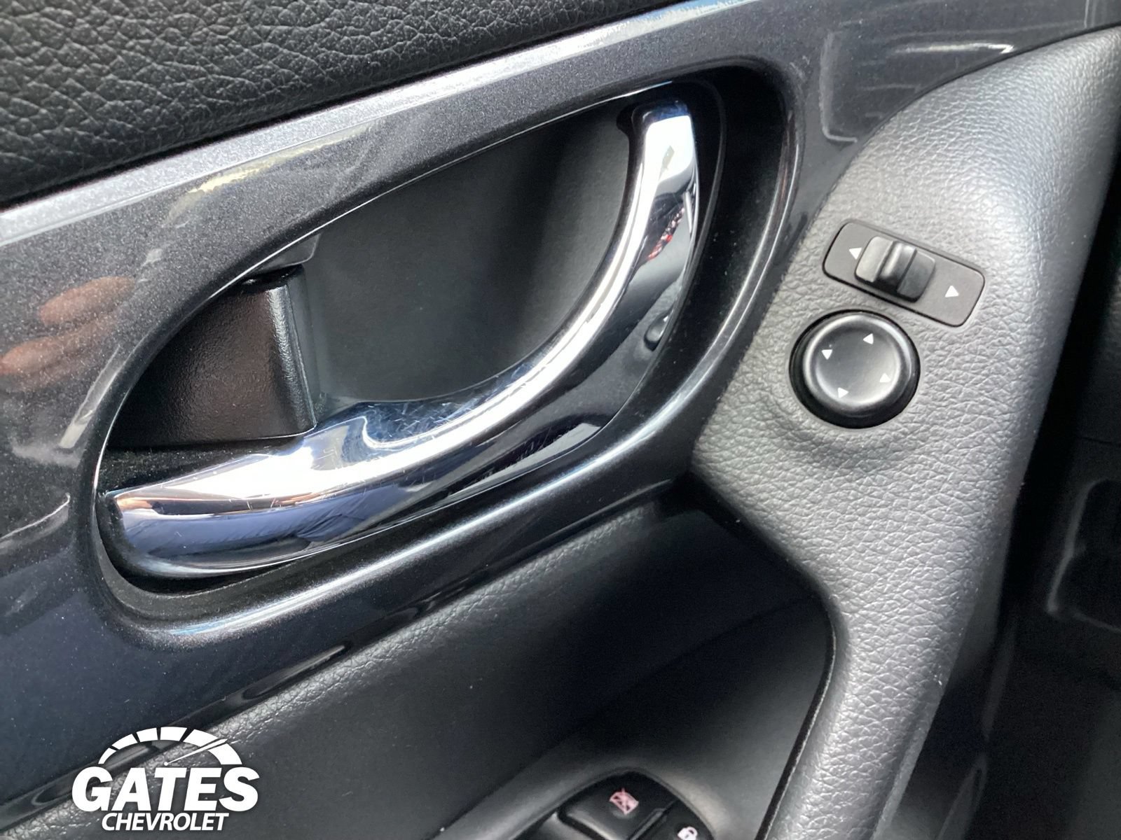 Used 2017 Nissan Rogue SV AWD/4WD image 22