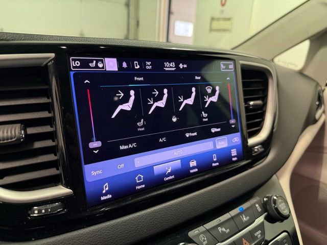 Used 2022 Chrysler Pacifica Touring-L image 19