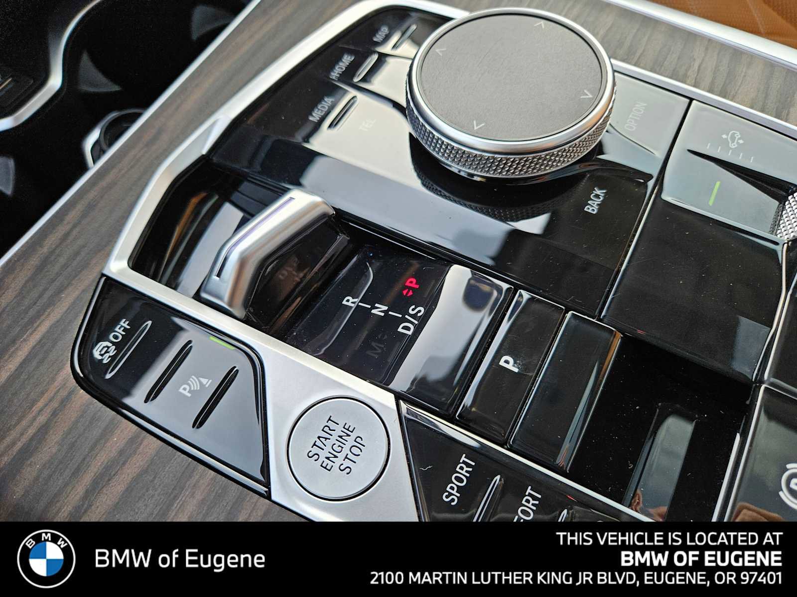 Used 2023 BMW X7 xDrive40i w/ Parking Assistance Package image 30