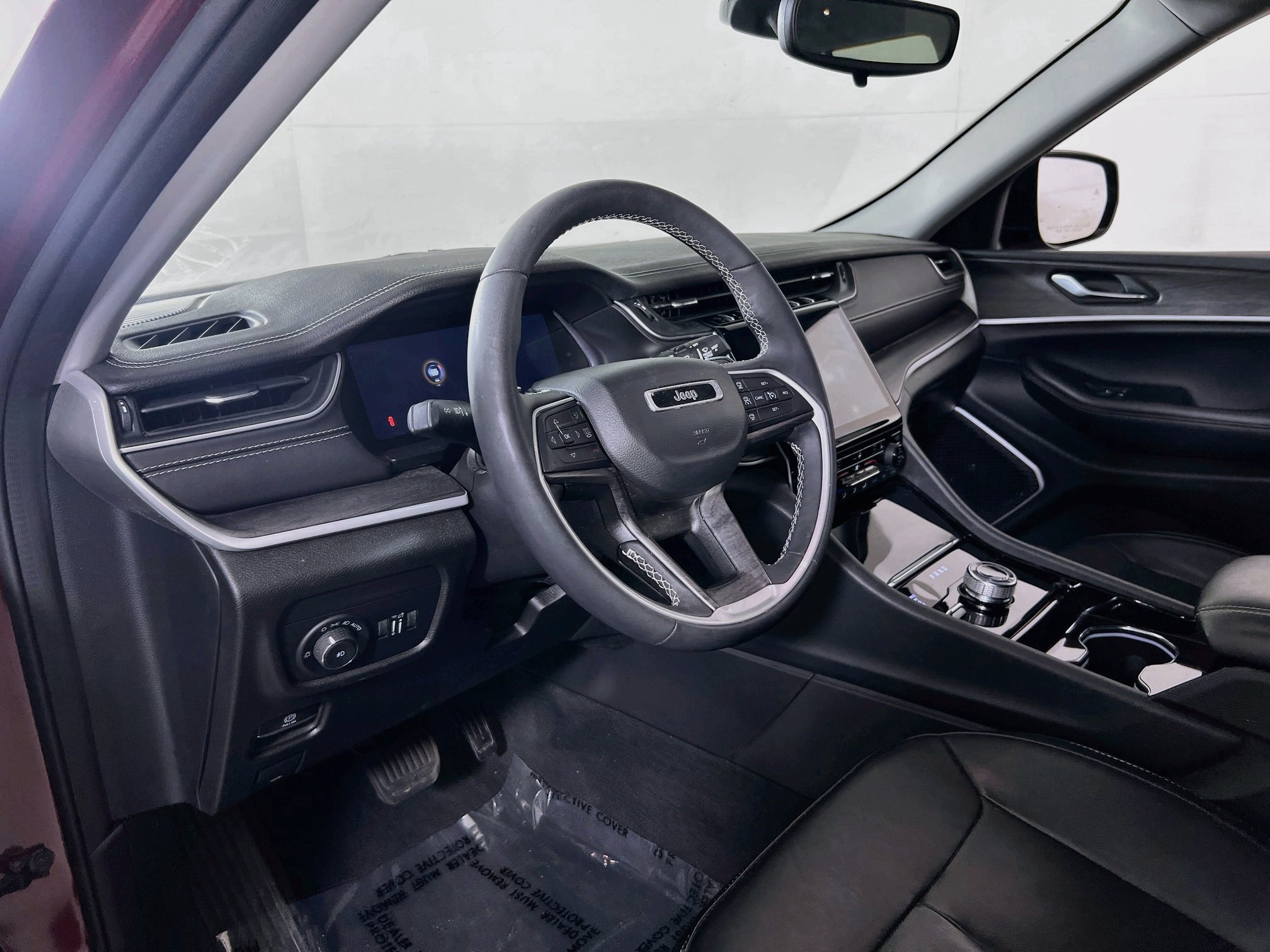 Used 2023 Jeep Grand Cherokee Limited w/ Black Appearance Package AWD/4WD image 9