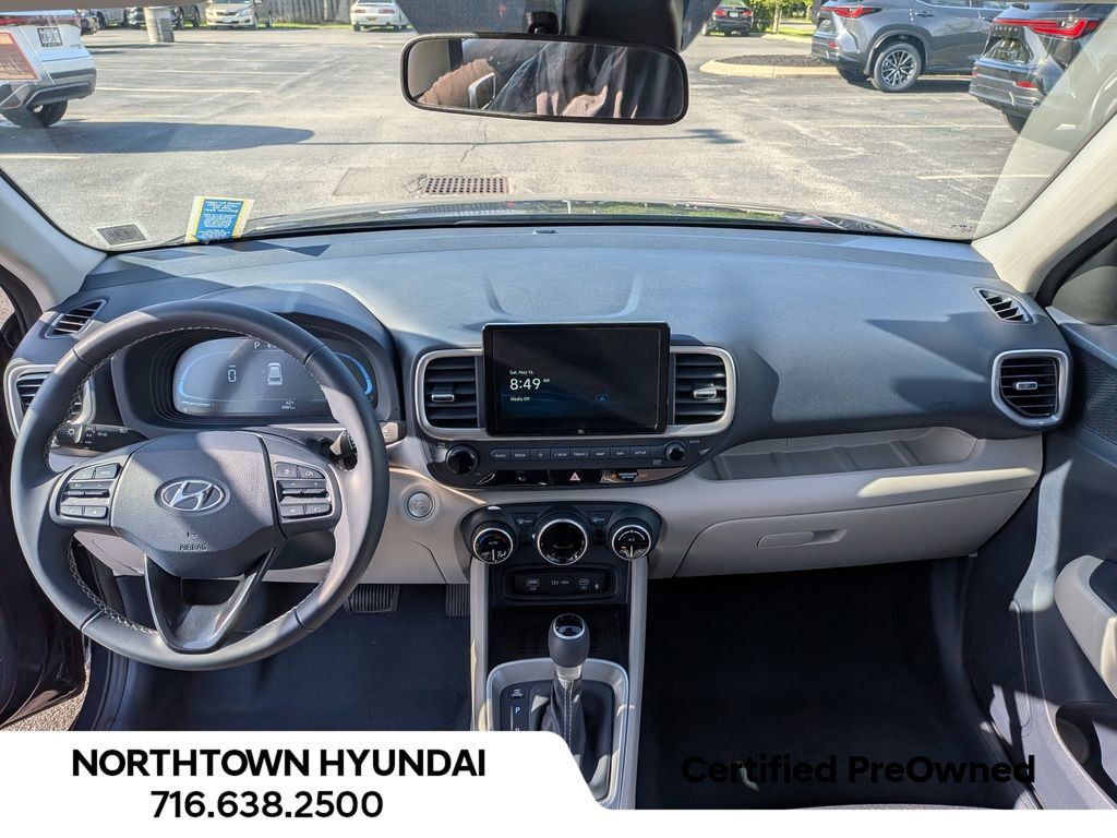 Used 2025 Hyundai Venue Limited FWD image 7