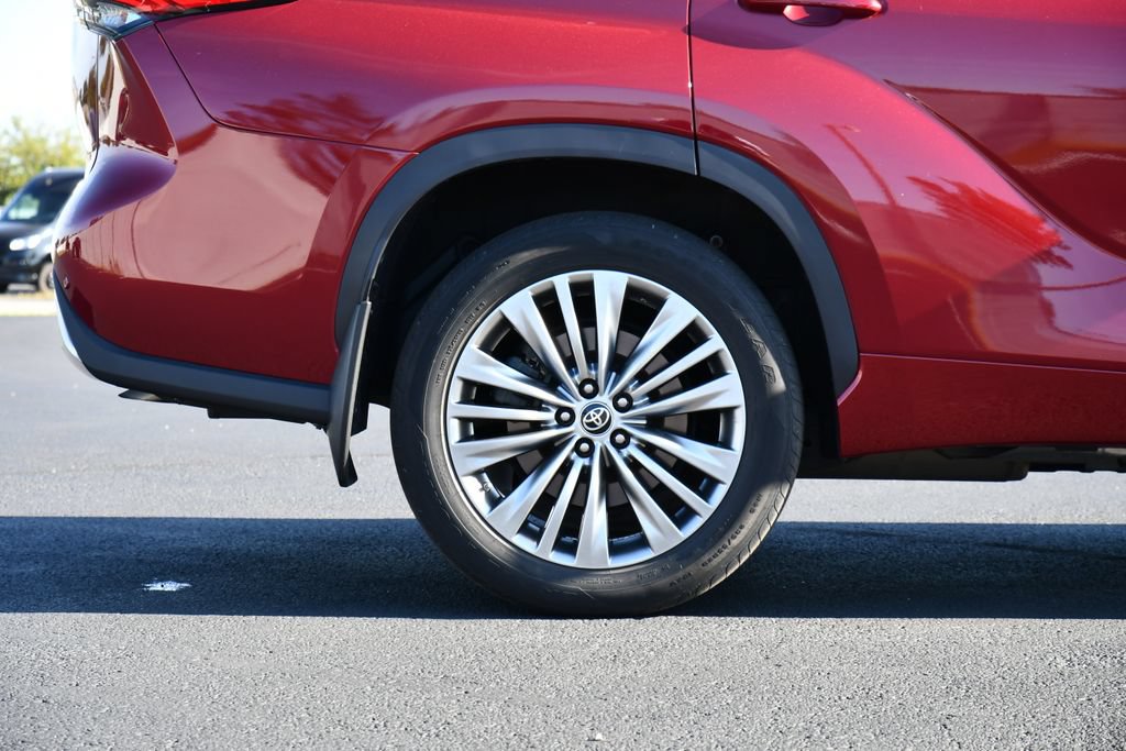 Used 2021 Toyota Highlander Platinum AWD/4WD image 10