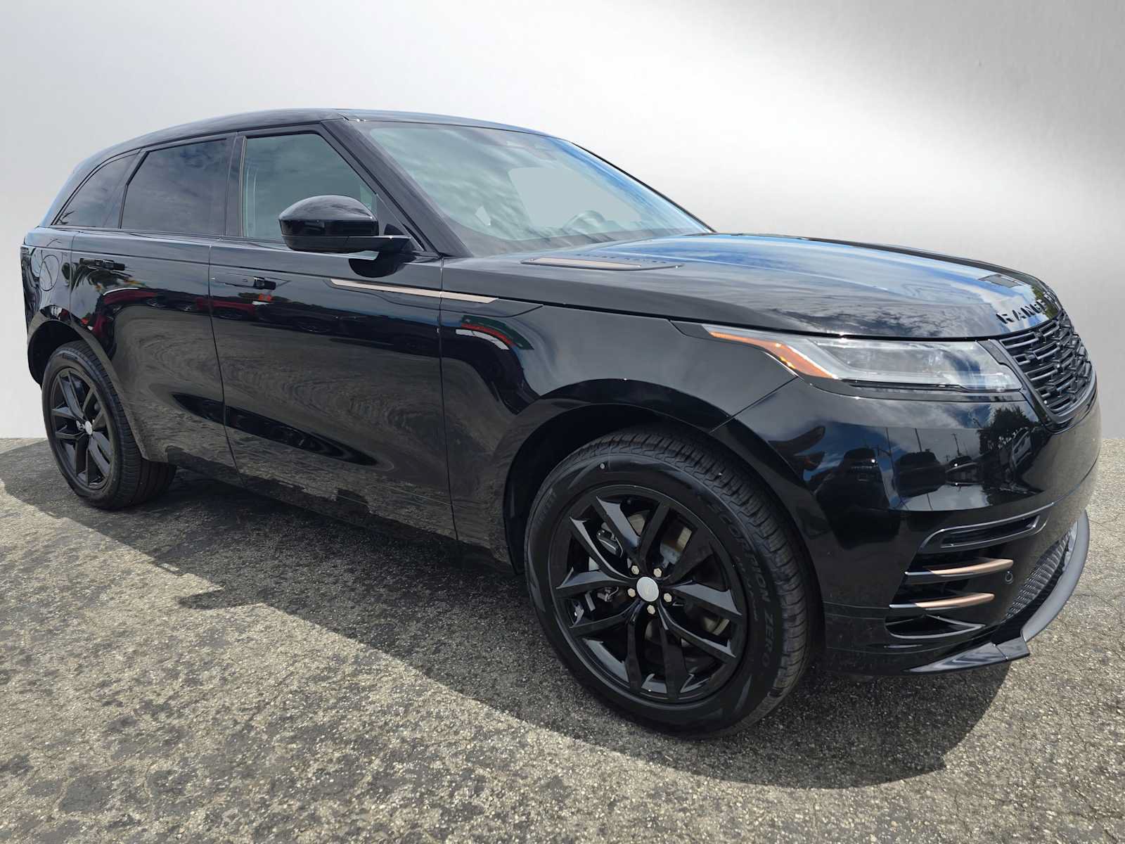 Used 2025 Land Rover Range Rover Velar Dynamic SE AWD/4WD image 7