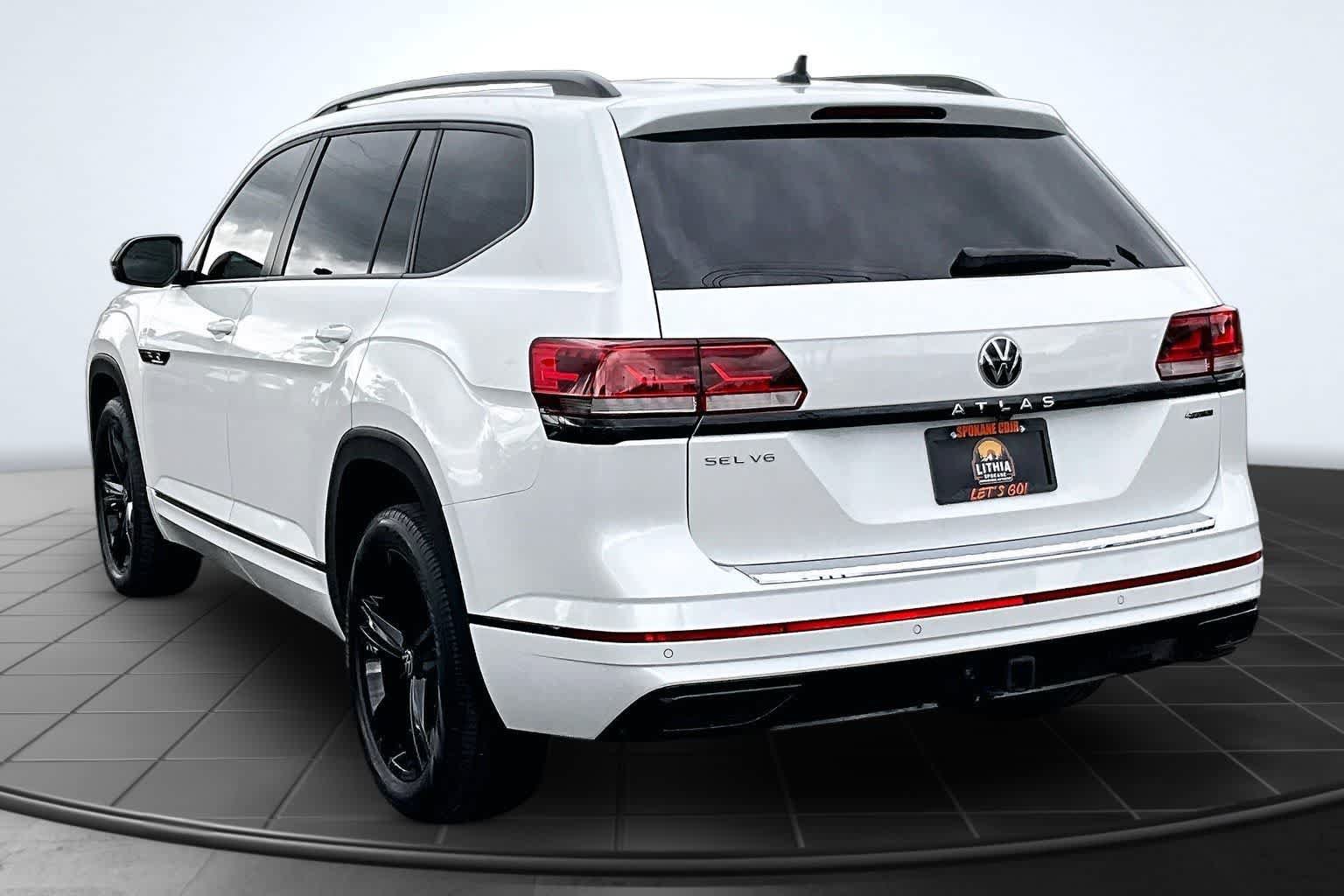Used 2023 Volkswagen Atlas SEL R-Line AWD/4WD image 4