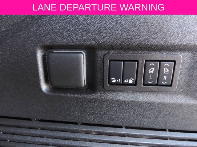 Used 2025 Chevrolet Tahoe High Country AWD/4WD image 16