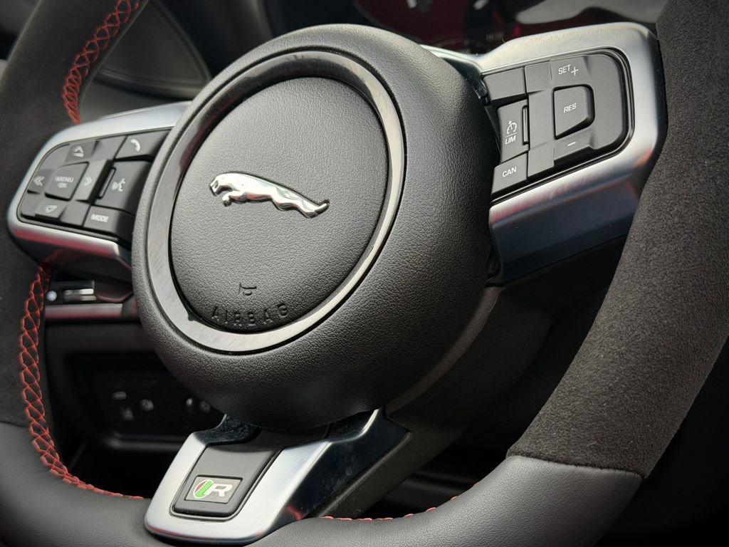 Used 2022 Jaguar F-TYPE P450 image 25