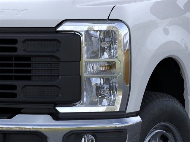 New 2026 Ford F250 XL w/ XL Chrome Package image 18