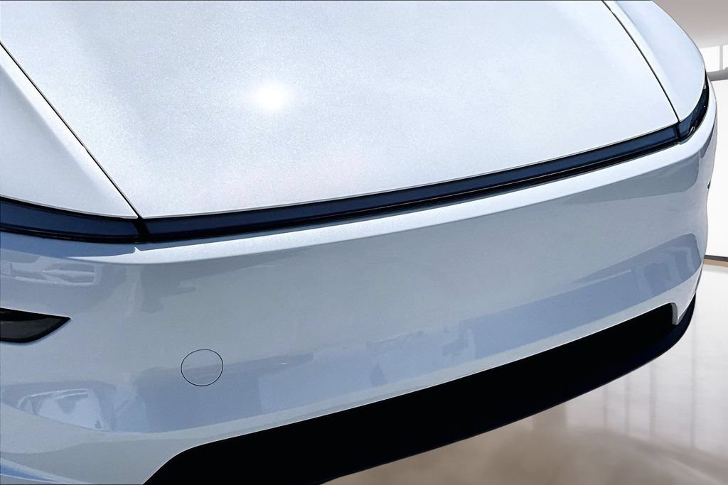 Used 2026 Tesla Model Y 2WD image 31