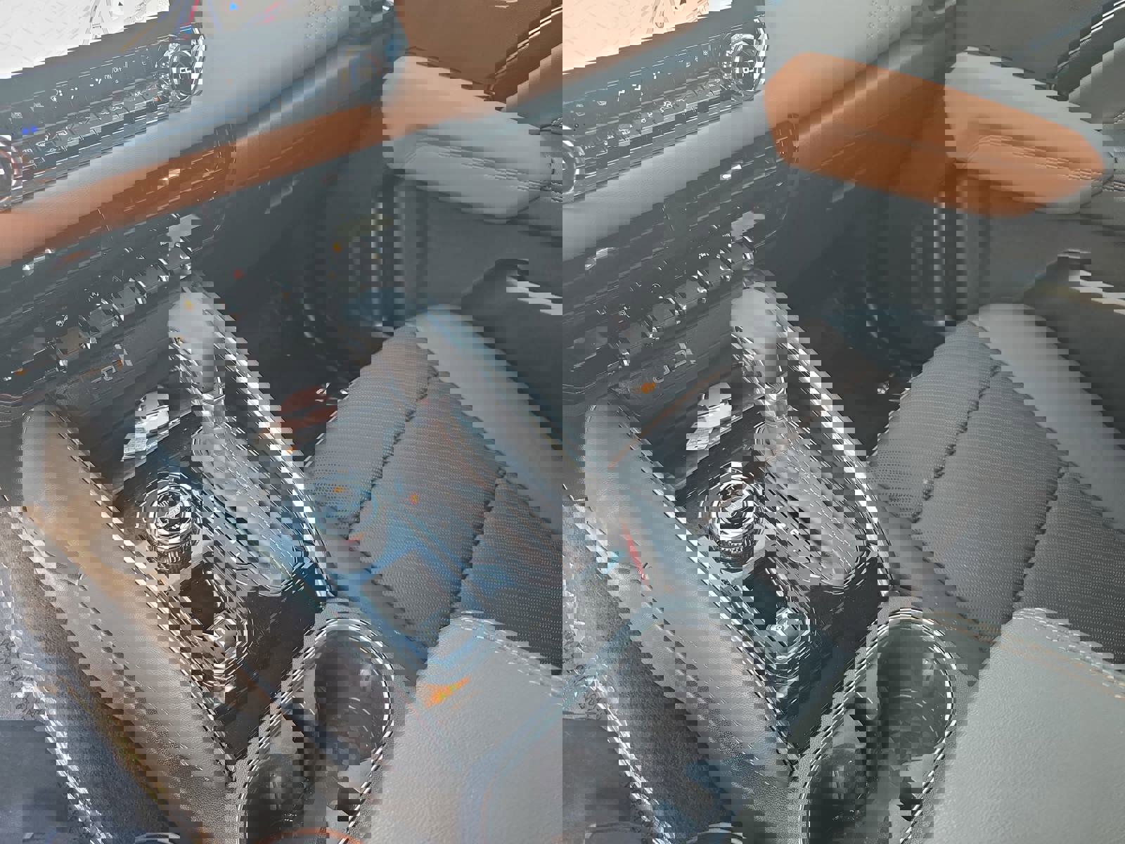 Used 2025 GMC Canyon AT4 w/ Nightfall Edition image 27