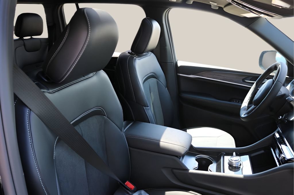 New 2027 Jeep Grand Cherokee Altitude AWD/4WD image 21