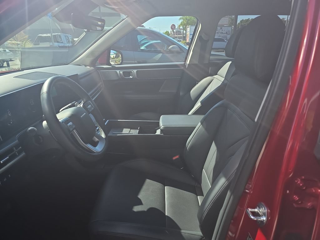 Used 2025 Hyundai Santa Fe SEL FWD image 9
