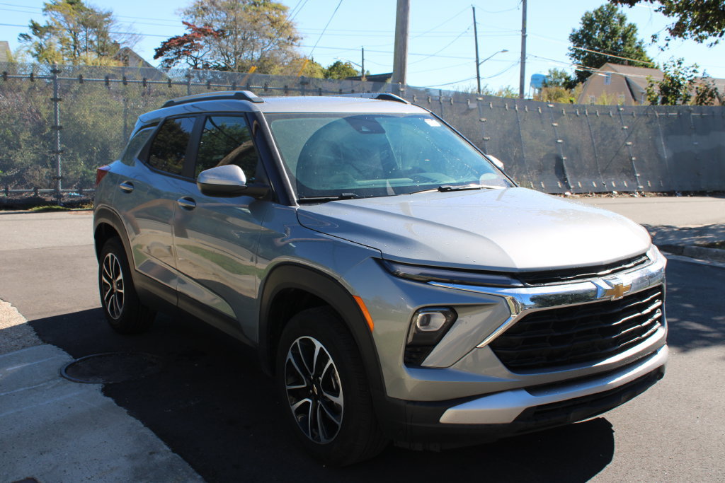 Used 2025 Chevrolet TrailBlazer LT AWD/4WD image 4