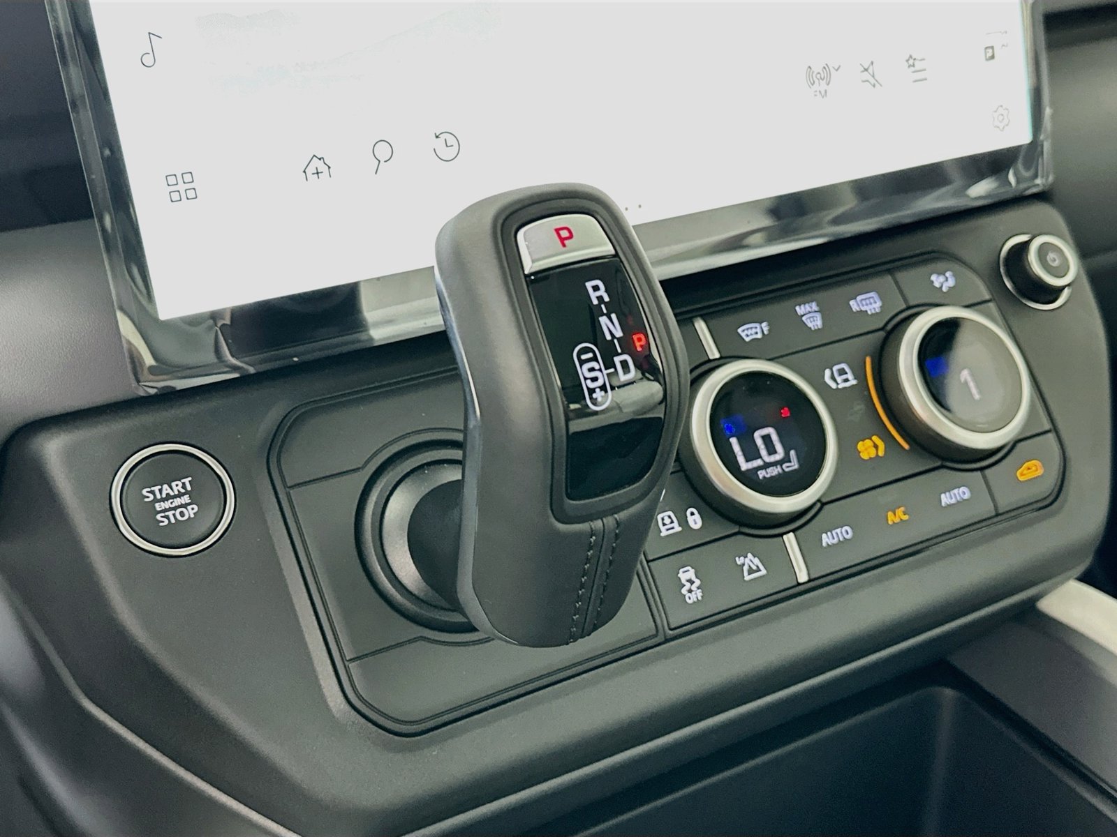 New 2026 Land Rover Defender 110 X-Dynamic SE AWD/4WD image 28