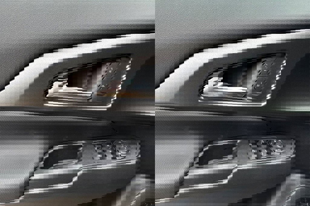 New 2026 Chevrolet Equinox EV LT w/ LPO, Blackout Package image 11