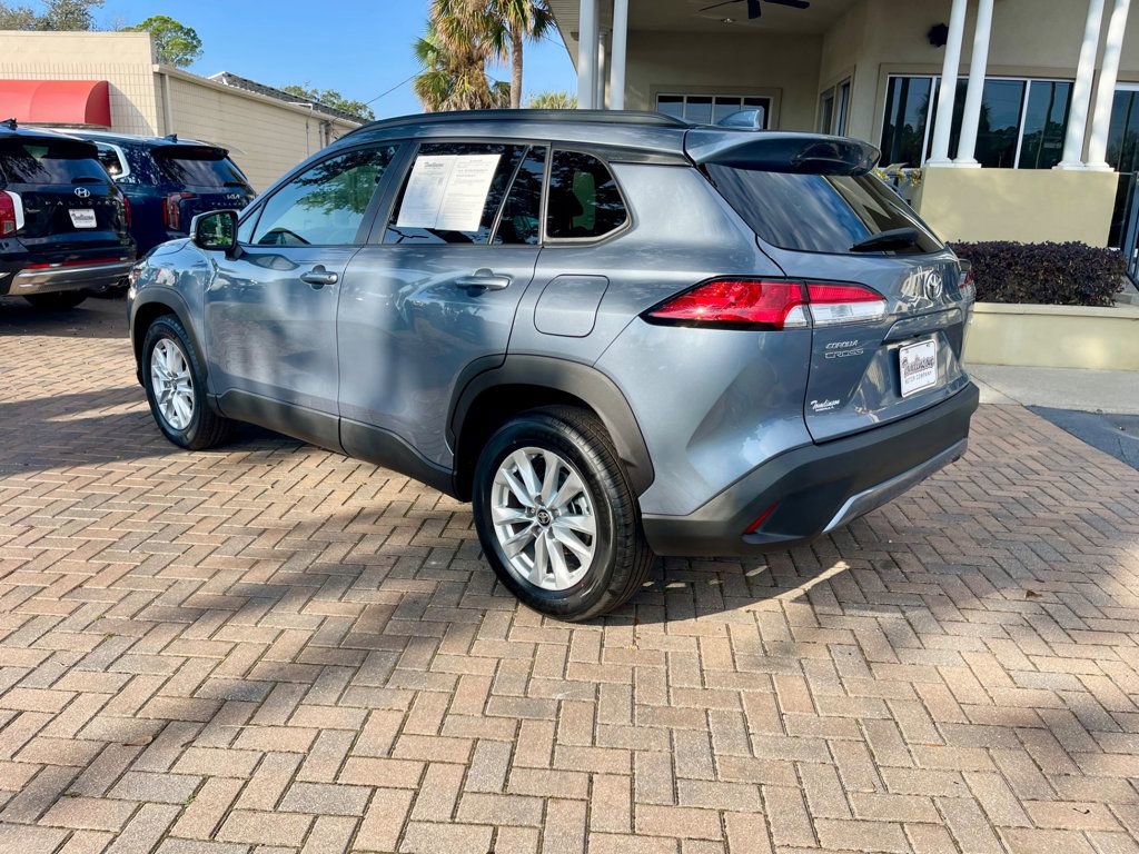 Used 2023 Toyota Corolla Cross LE image 3