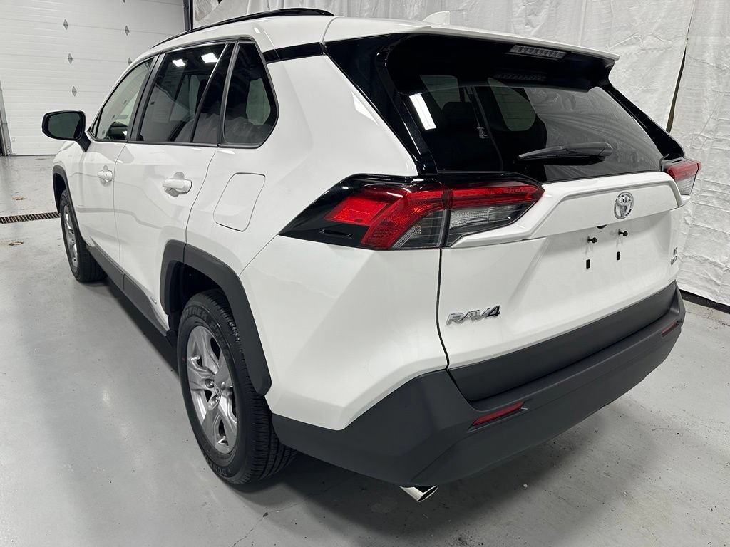 Used 2025 Toyota RAV4 LE AWD/4WD image 5