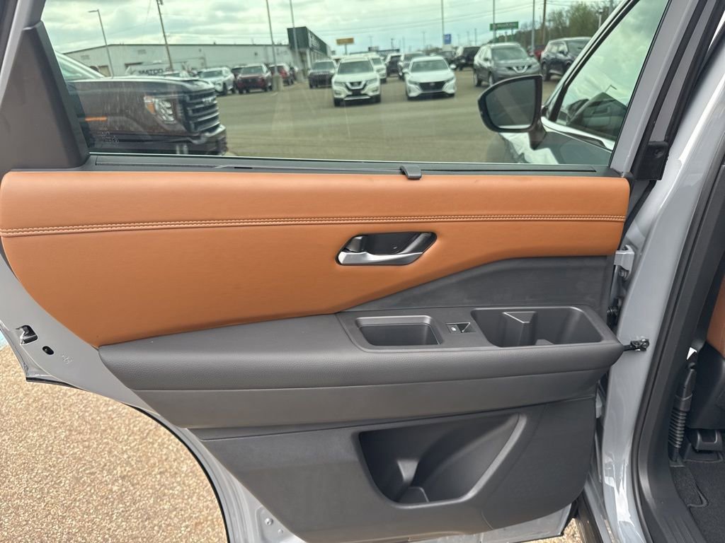 New 2026 Nissan Pathfinder Platinum image 43