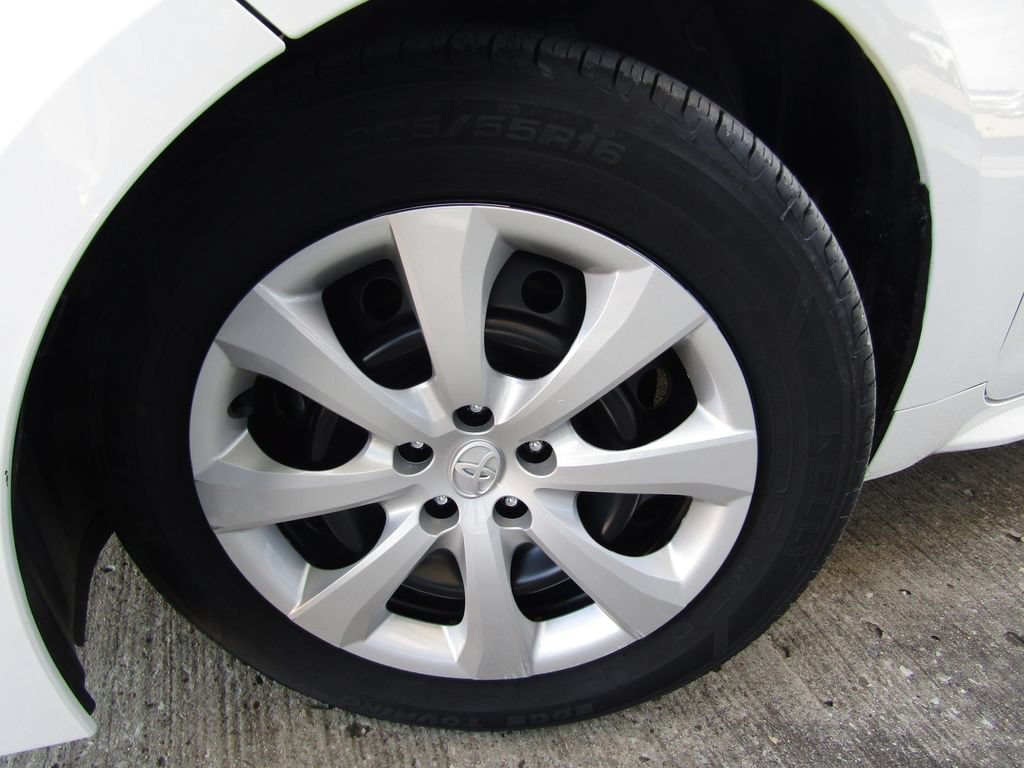 Used 2025 Toyota Corolla LE FWD image 21