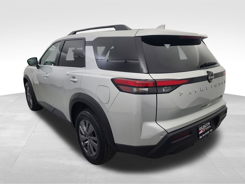 Used 2025 Nissan Pathfinder SV image 6