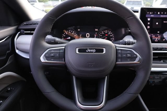 Used 2025 Jeep Compass Limited AWD/4WD image 10
