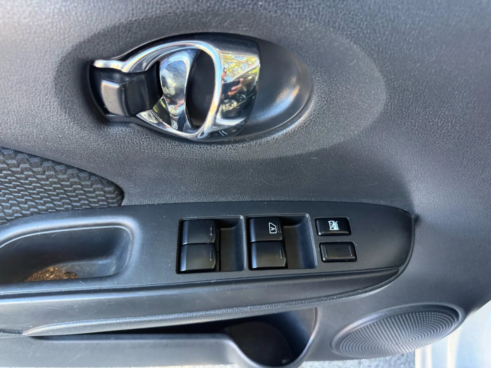 Used 2016 Nissan Versa Note SV FWD image 11