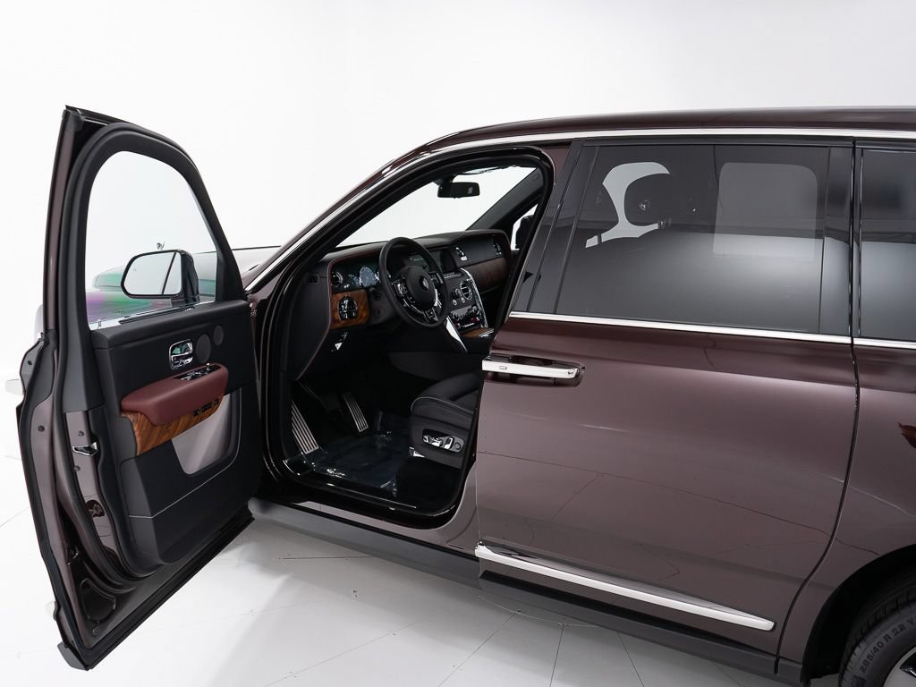 Certified 2023 Rolls-Royce Cullinan AWD/4WD image 10
