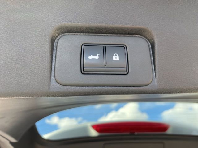 Used 2025 Nissan Rogue SV image 11