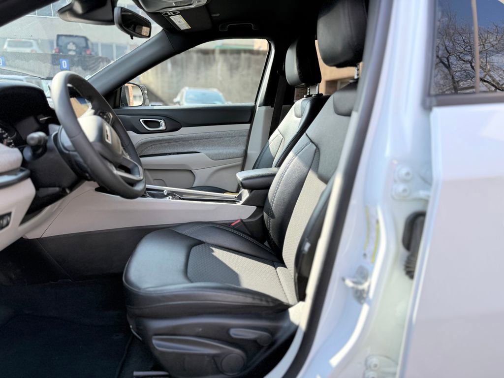 Used 2024 Jeep Compass Latitude AWD/4WD image 13