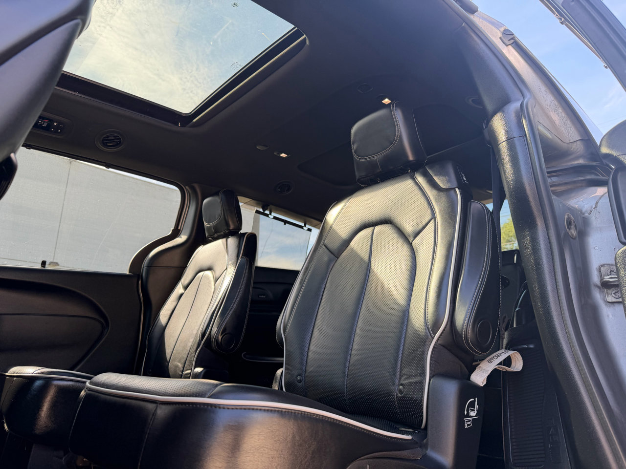 Used 2020 Chrysler Pacifica Limited w/ Advanced Safetytec Group image 10