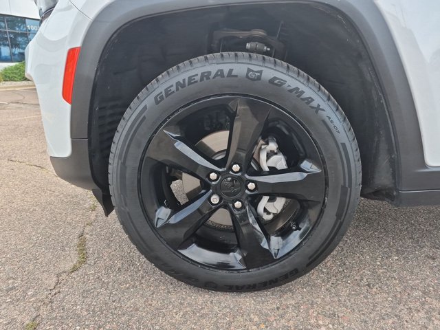 Used 2023 Jeep Grand Cherokee Altitude AWD/4WD image 24