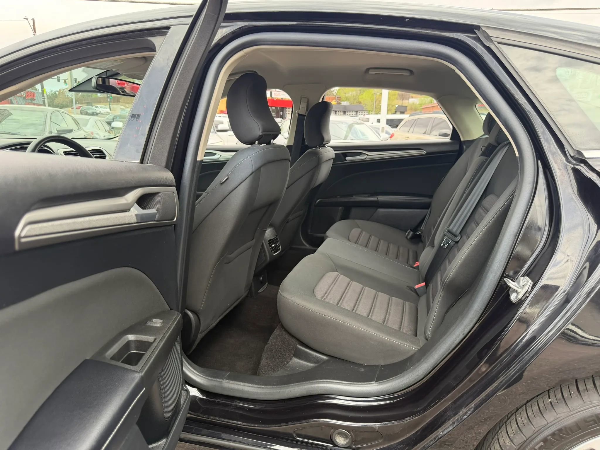 Used 2019 Ford Fusion SE image 15