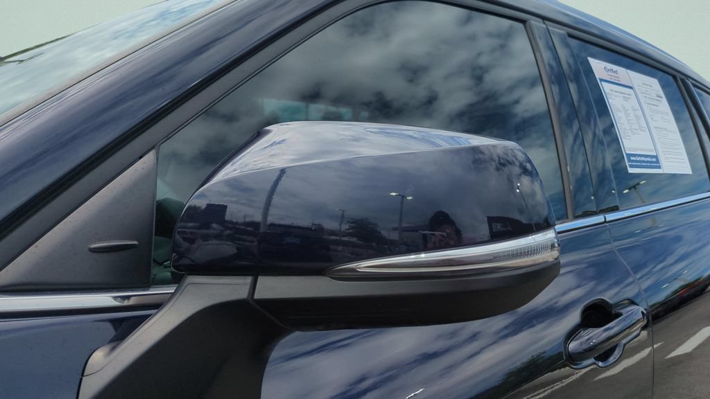 Used 2024 Toyota Highlander Limited FWD image 12