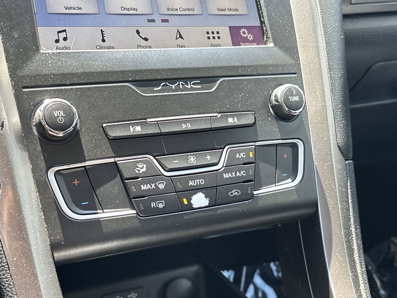 Used 2019 Ford Fusion SE FWD image 22
