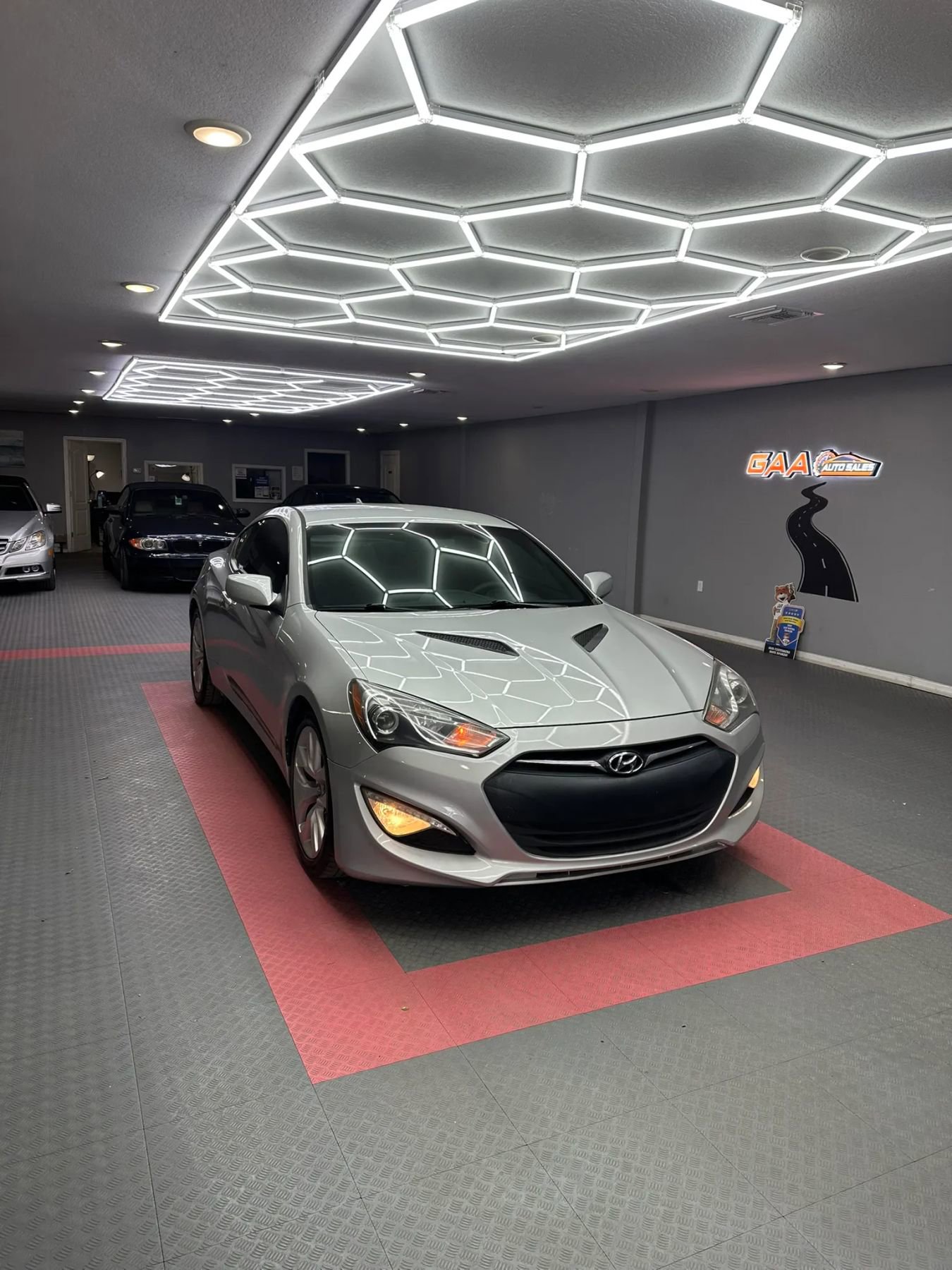 Used 2014 Hyundai Genesis 2.0T RWD image 1