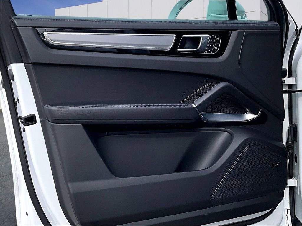 Used 2023 Porsche Cayenne Turbo image 19