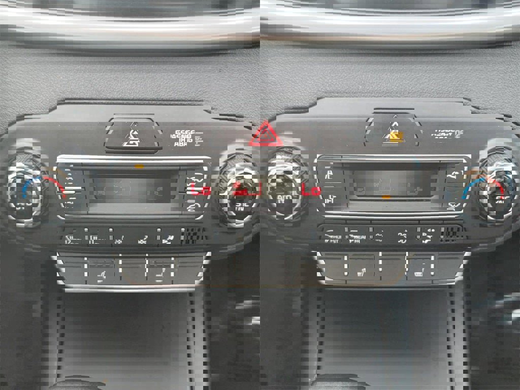 Used 2019 Kia Sorento LX w/ LX Convenience Package image 21