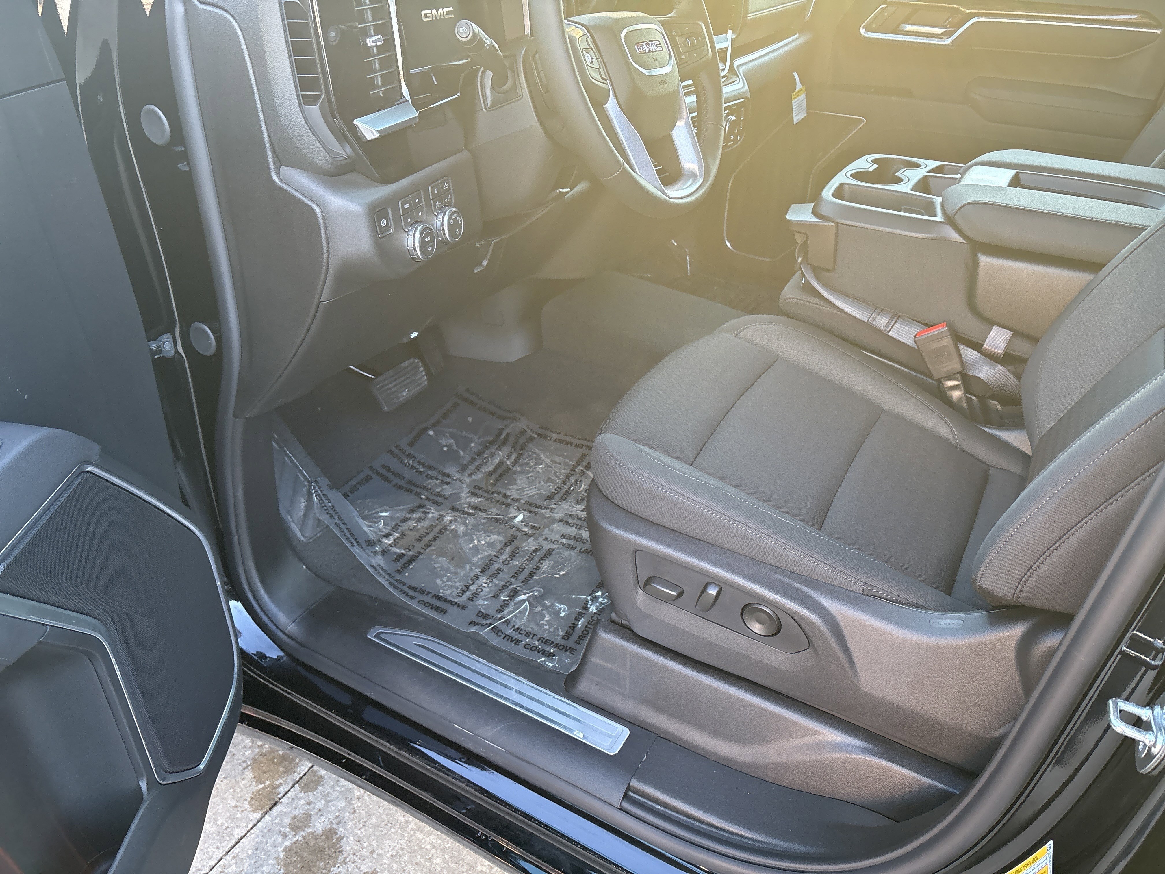 New 2026 GMC Sierra 1500 SLE image 12