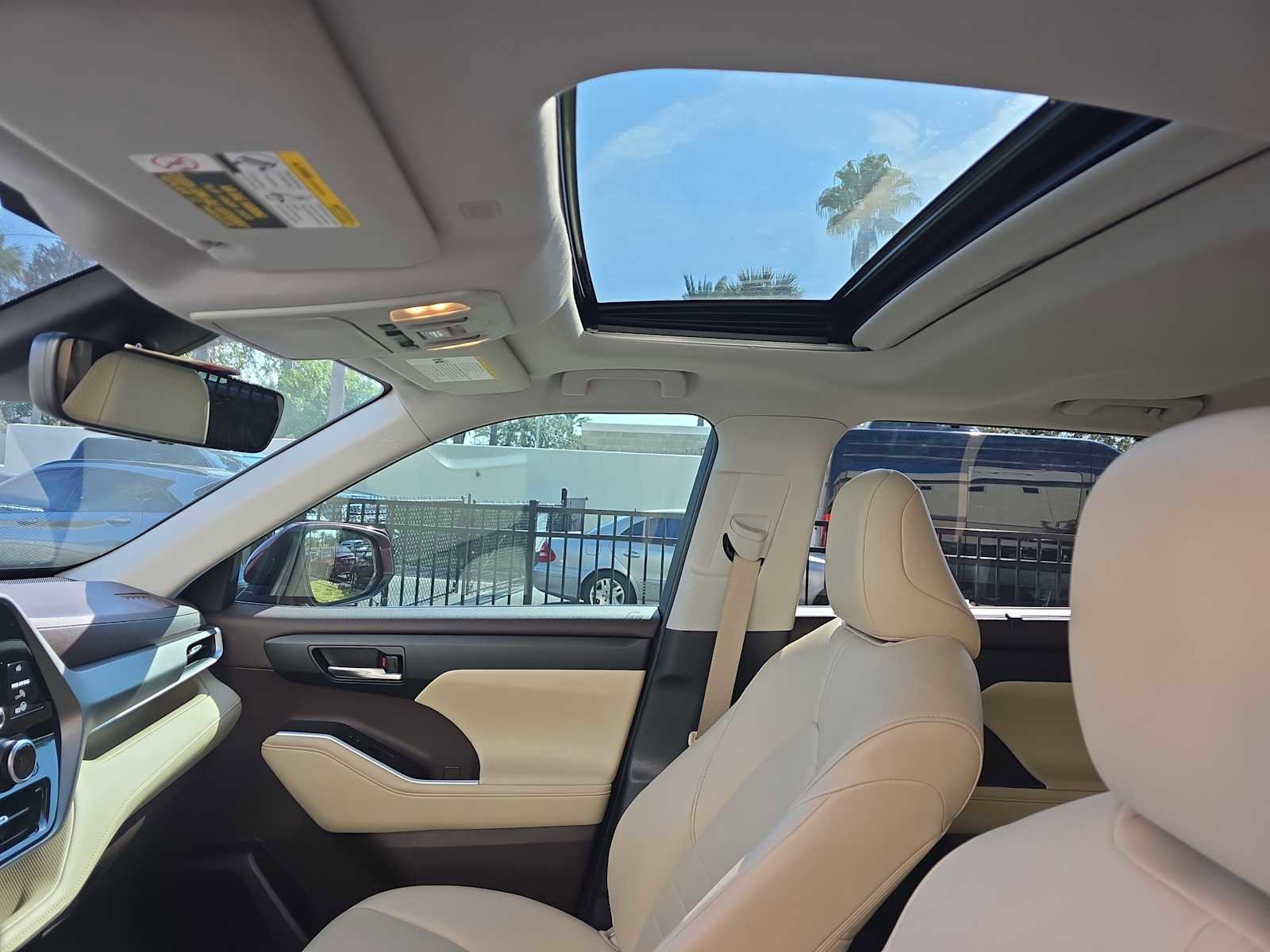 Used 2021 Toyota Highlander XLE image 27