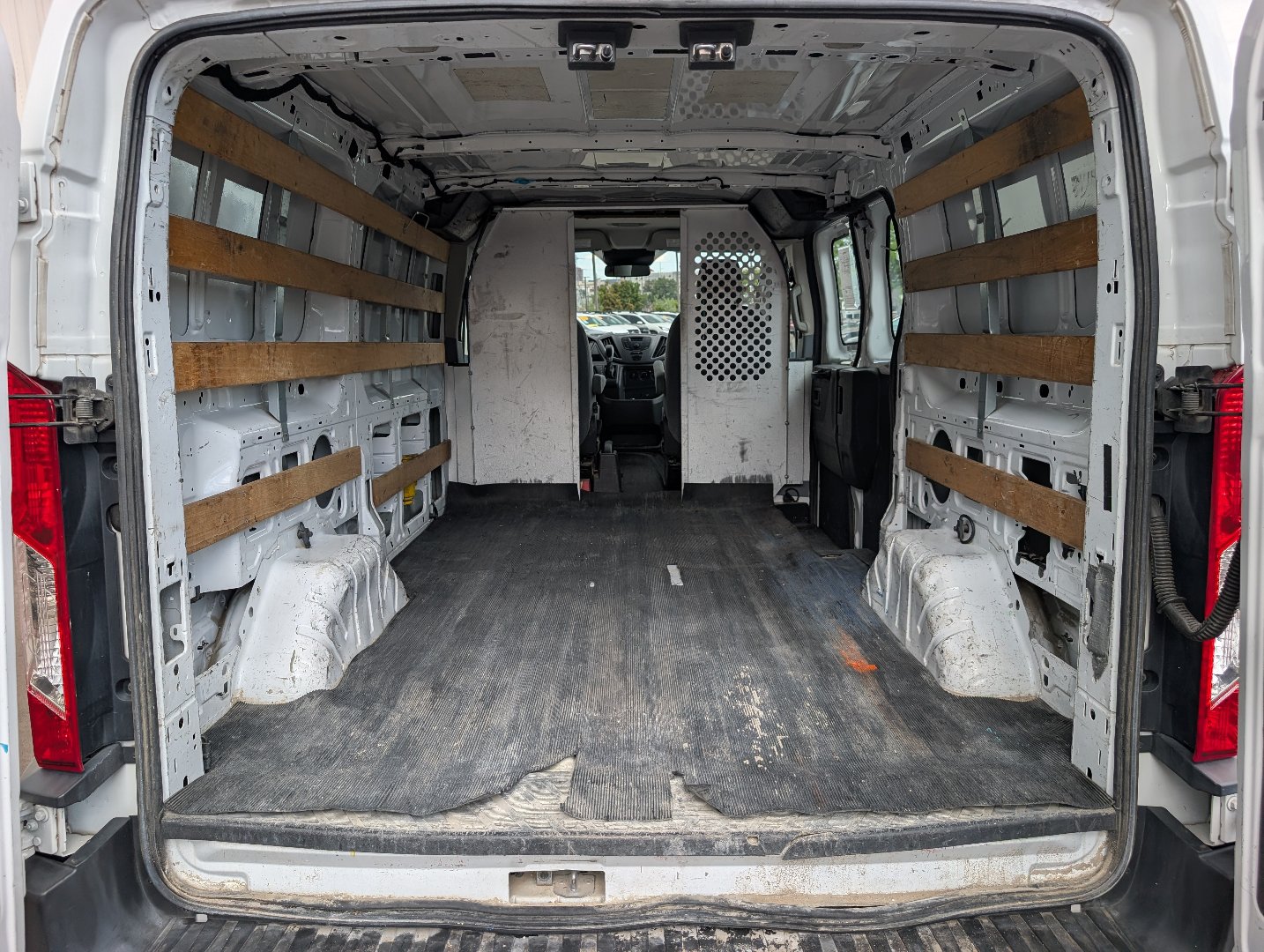 Used 2016 Ford Transit 250 130 Low Roof w/ Exterior Upgrade Package RWD image 24