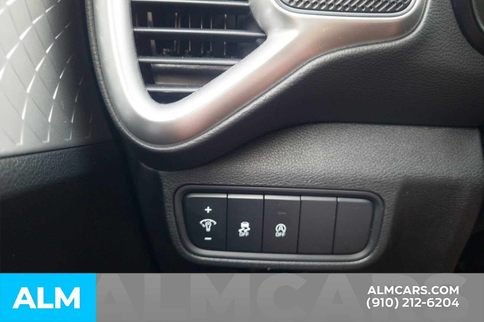 Used 2025 Kia Soul LX w/ LX Technology Package FWD image 16