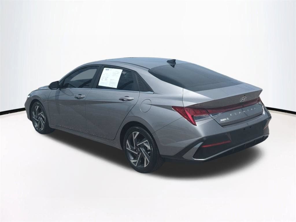 Used 2024 Hyundai Elantra SEL w/ Convenience Package FWD image 7