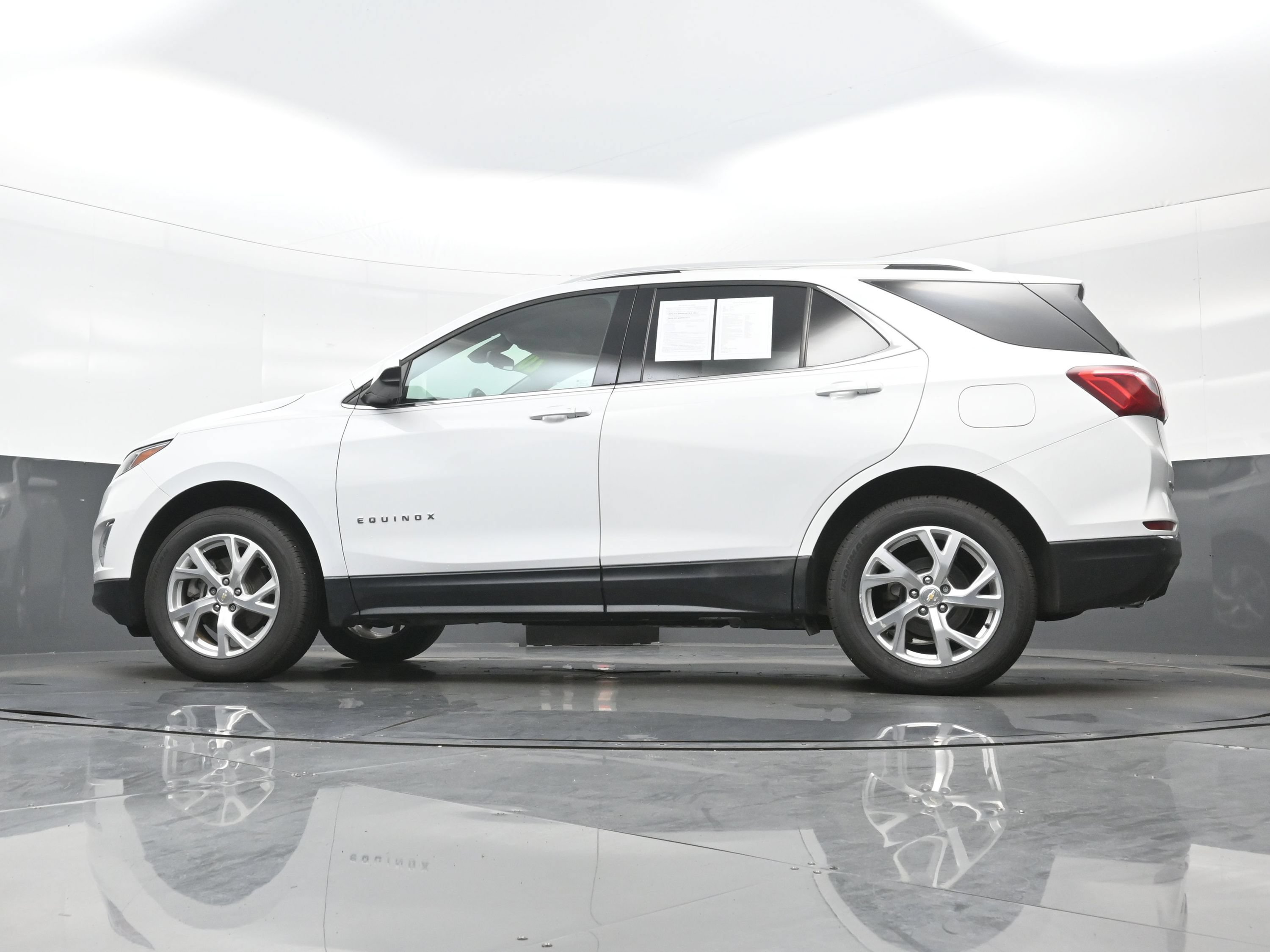 Used 2020 Chevrolet Equinox LT AWD/4WD image 22