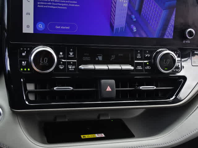Used 2023 Toyota Highlander Limited FWD image 30