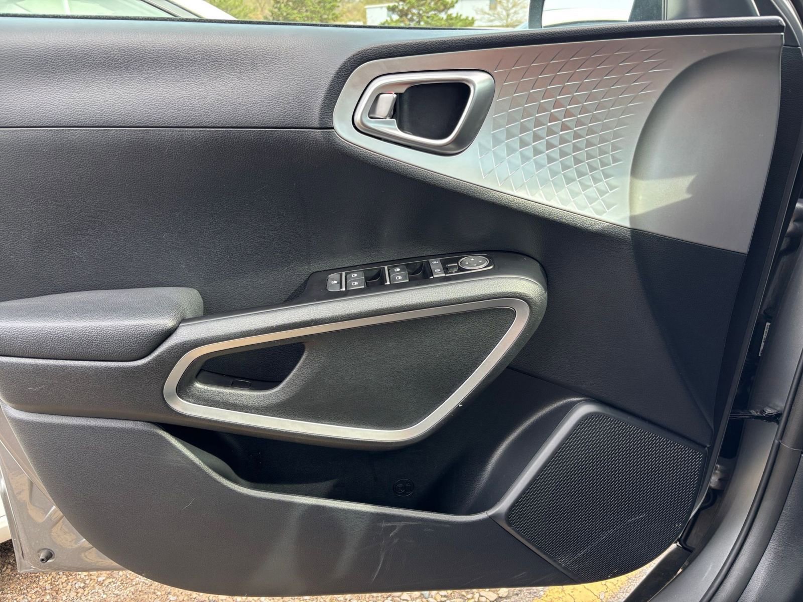 Used 2025 Kia Soul LX w/ LX Technology Package image 18