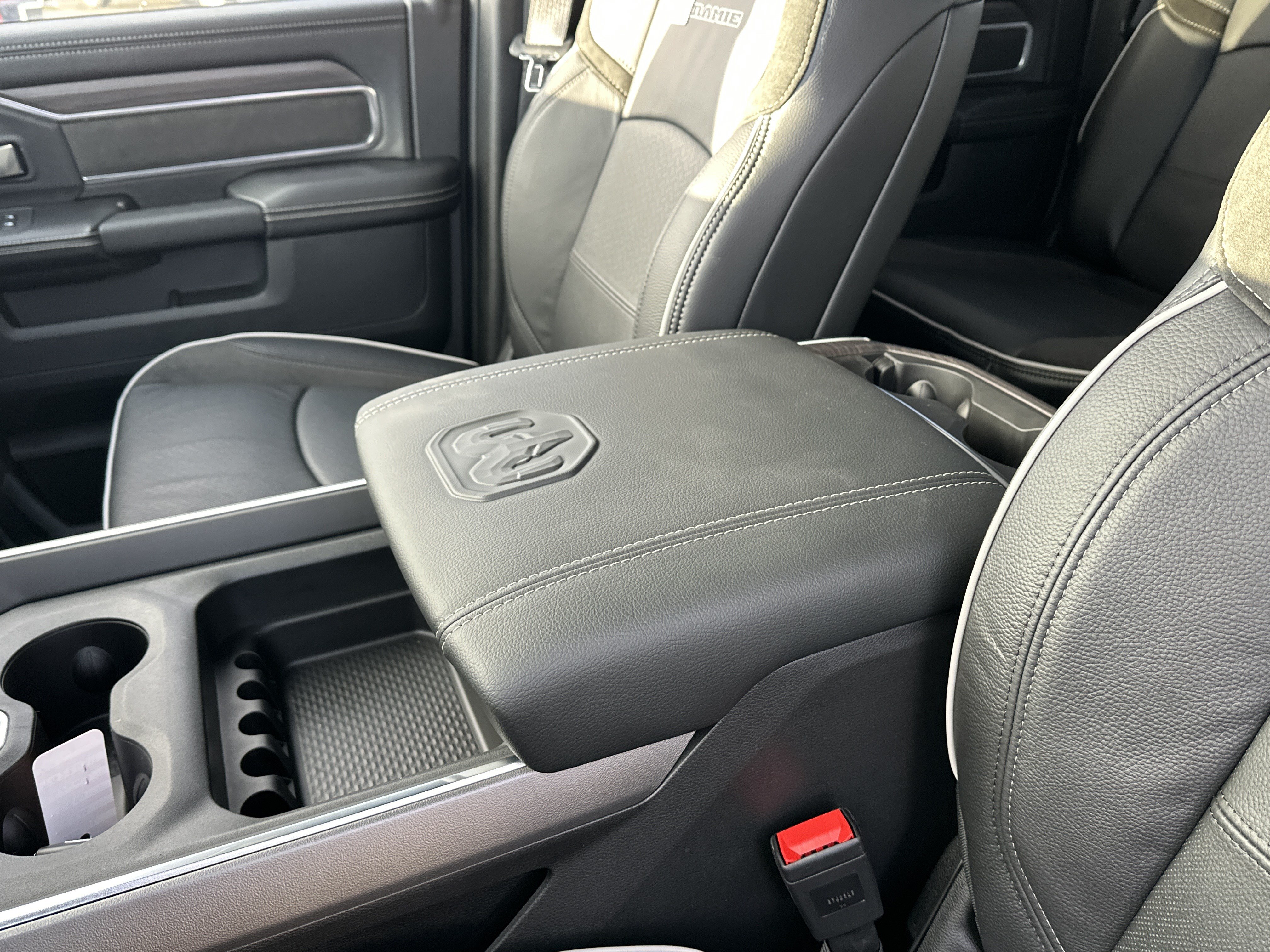 New 2026 RAM 2500 Laramie w/ Sport Appearance Package AWD/4WD image 17