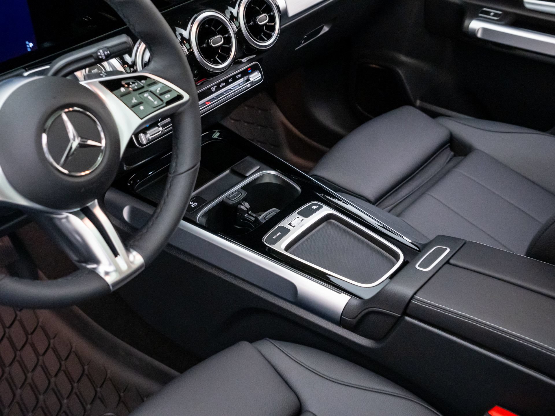 New 2026 Mercedes-Benz GLB 250 4MATIC image 12