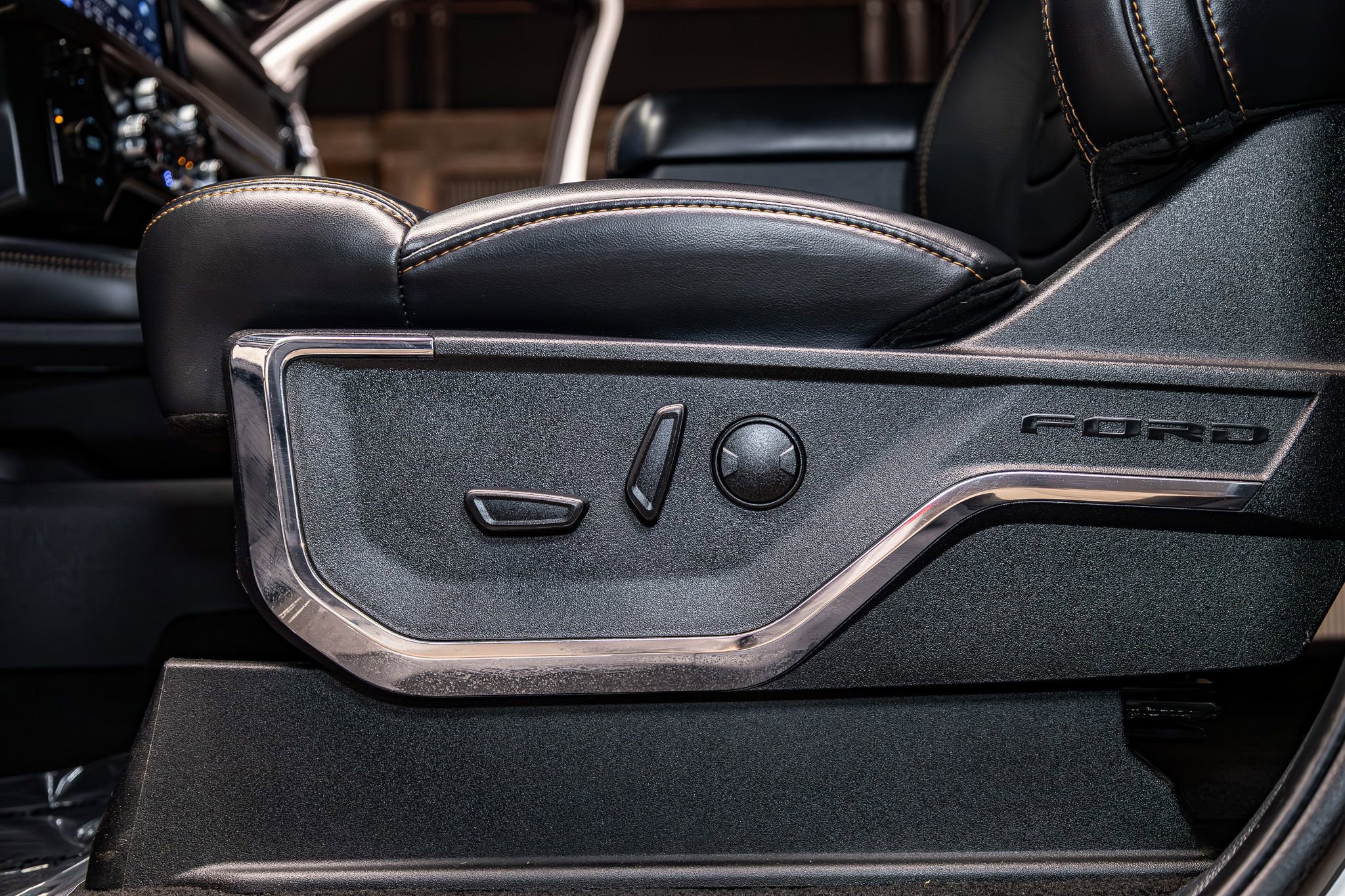 Used 2023 Ford F450 Platinum w/ FX4 Off-Road Package image 21