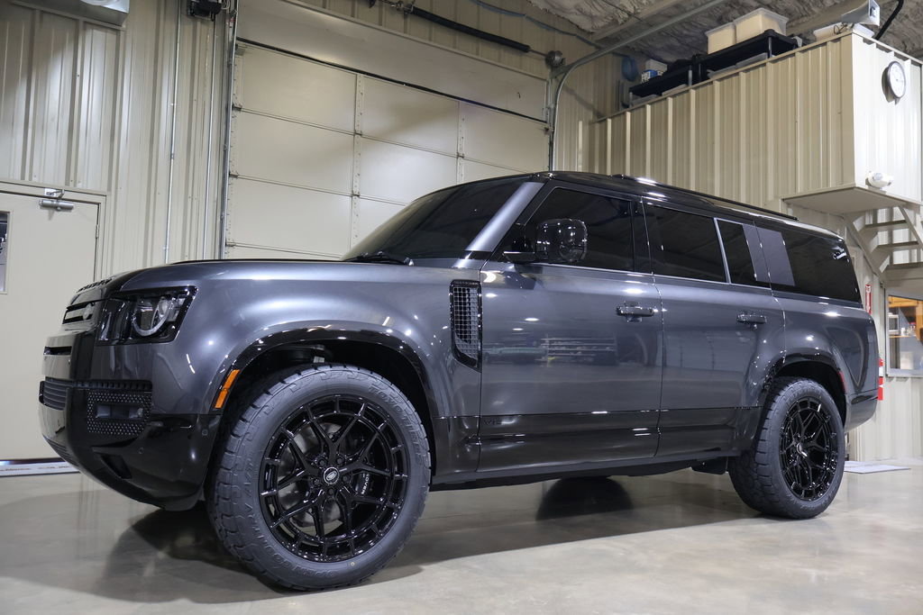 Used 2025 Land Rover Defender 130 V8 image 6