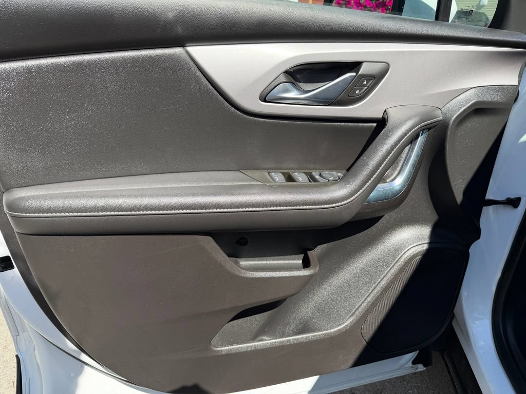 Used 2025 Chevrolet Blazer LT AWD/4WD image 13